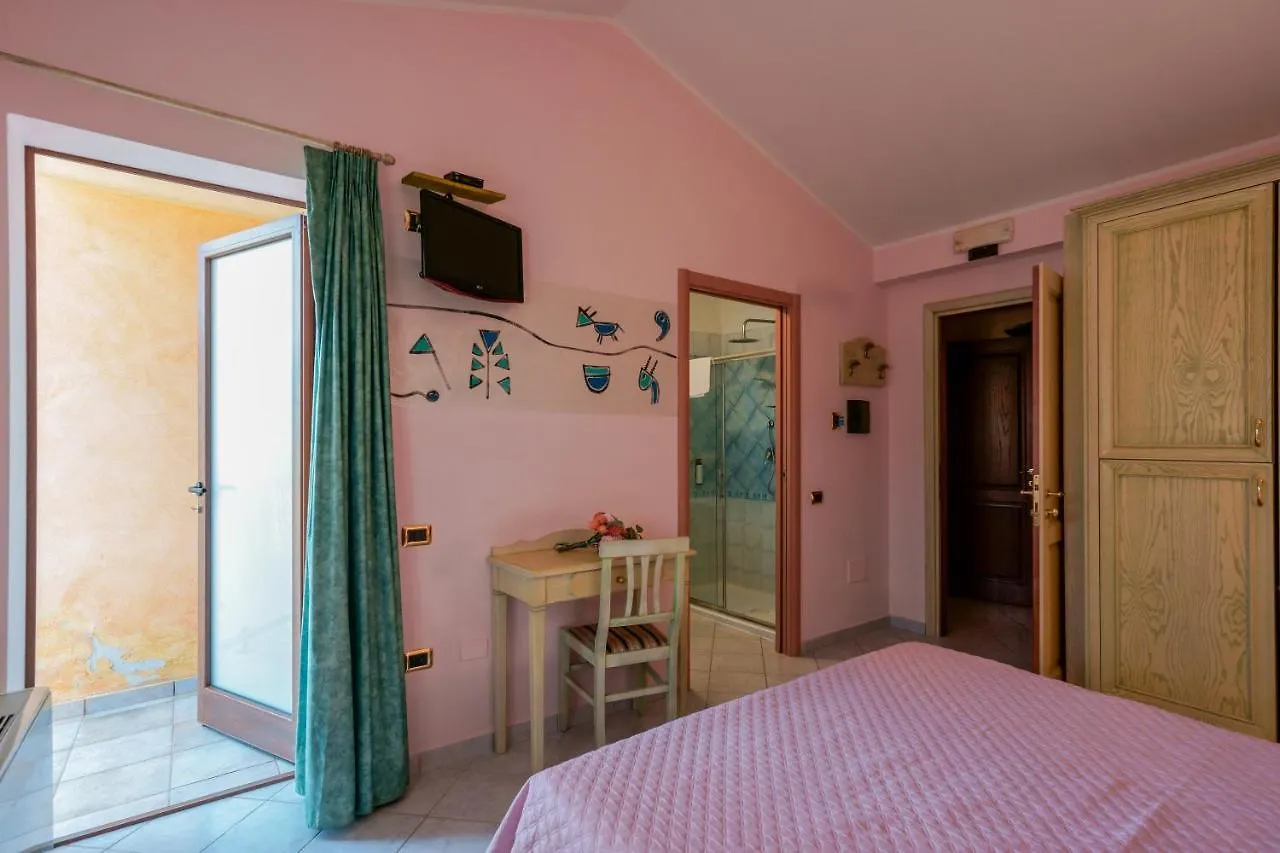 ***  Hotel Solanas Solanas  Olaszország