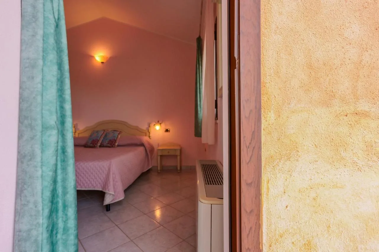 ***  Hotel Solanas Solanas  Италия